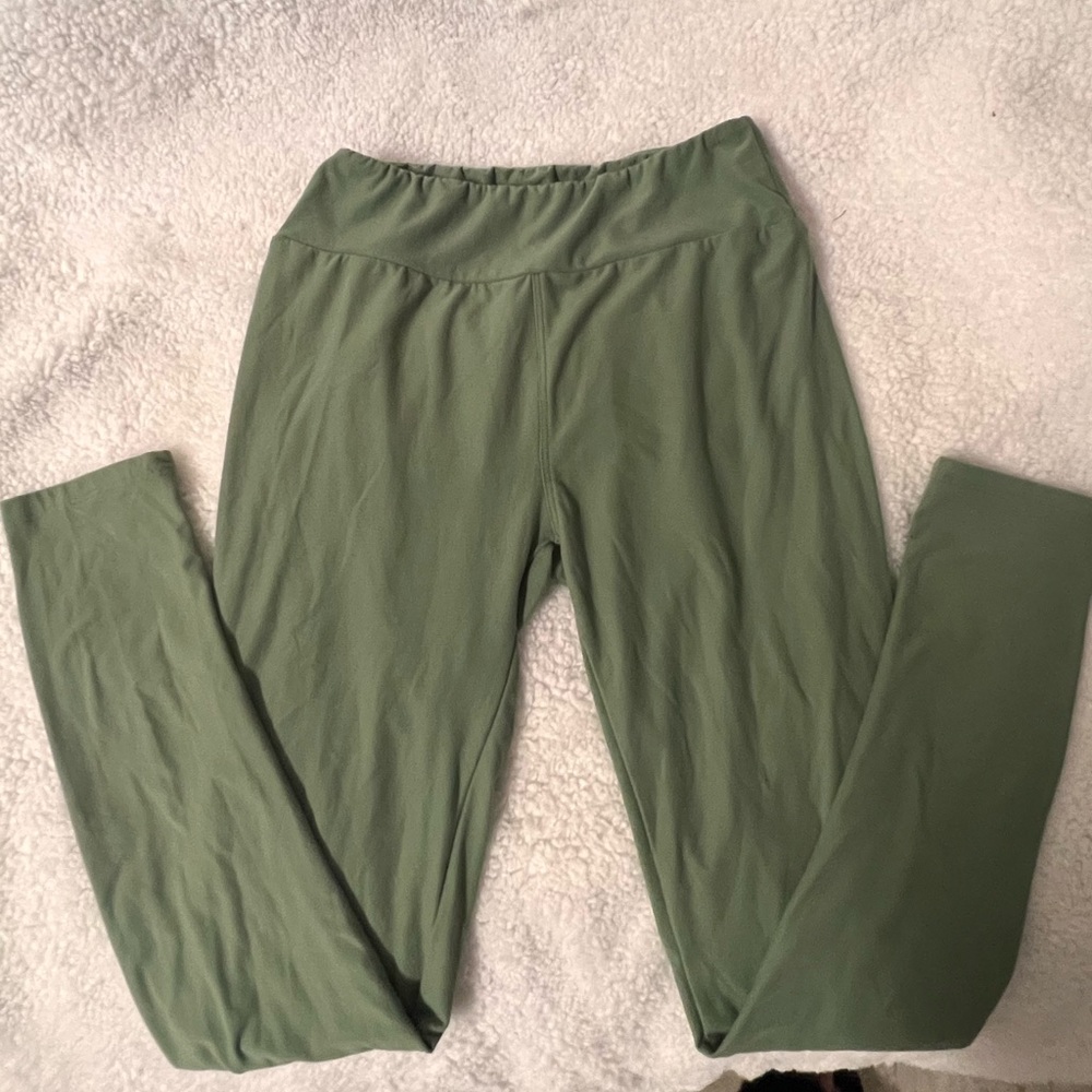 Green leggings